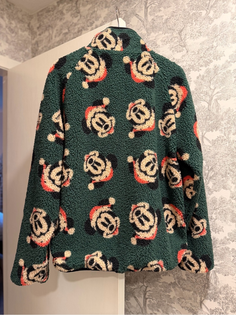 NWT Disney Santa Mickey Holiday Sherpa Fleece Jacket - Size M - Picture 4 of 8